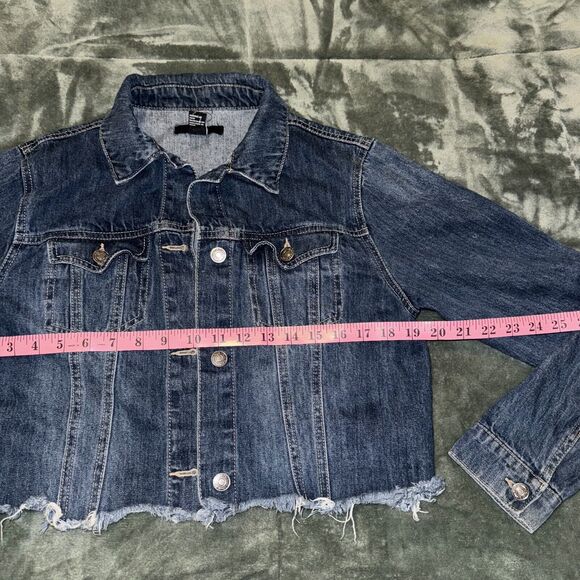 Forever 21 Cropped Trucker Jacket Women's Small Blue Denim Pockets Frayed Hem - Picture 4 of 6